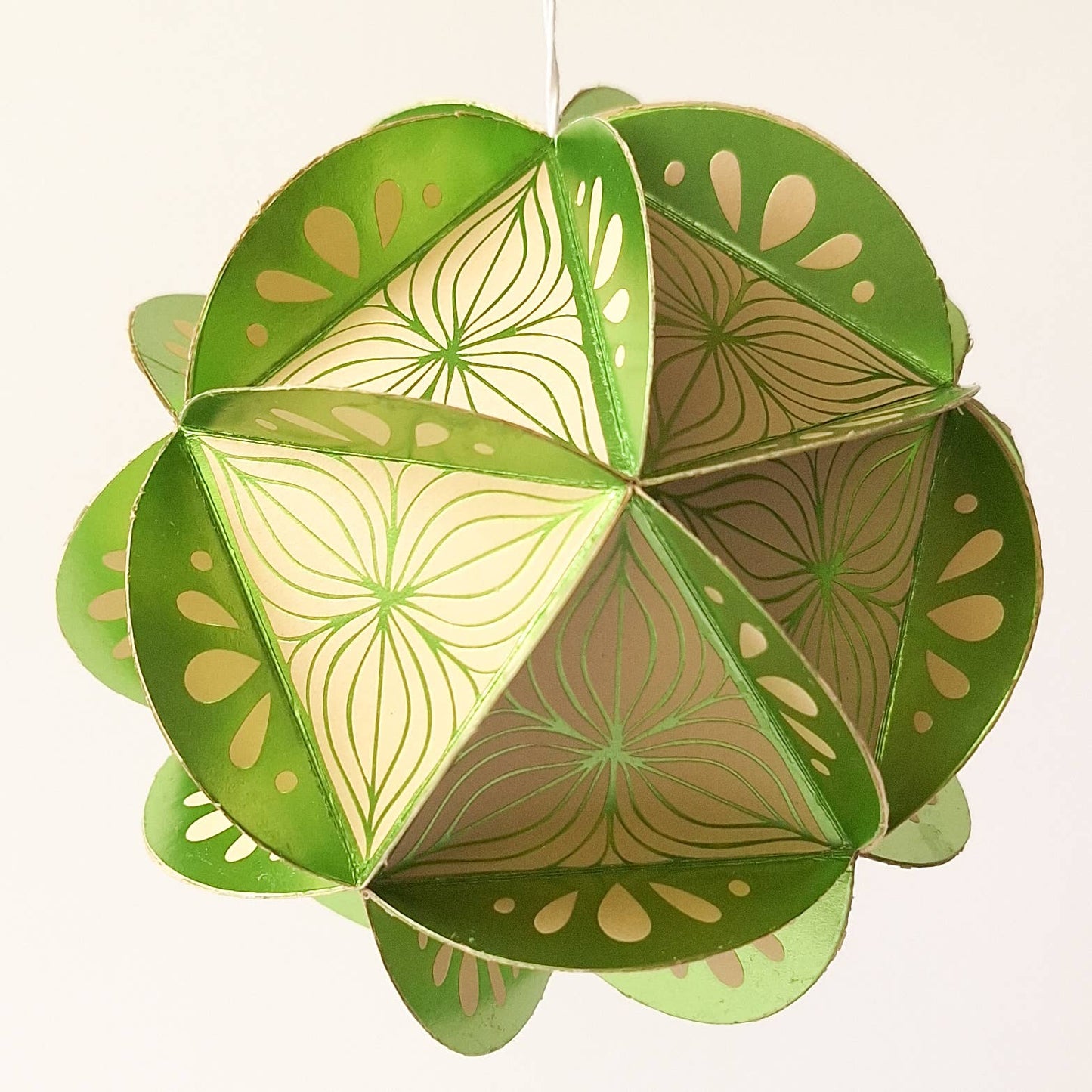 Kiss the Paper - Ornament Kit (Green/Sand) Poinsettia 20 Sided