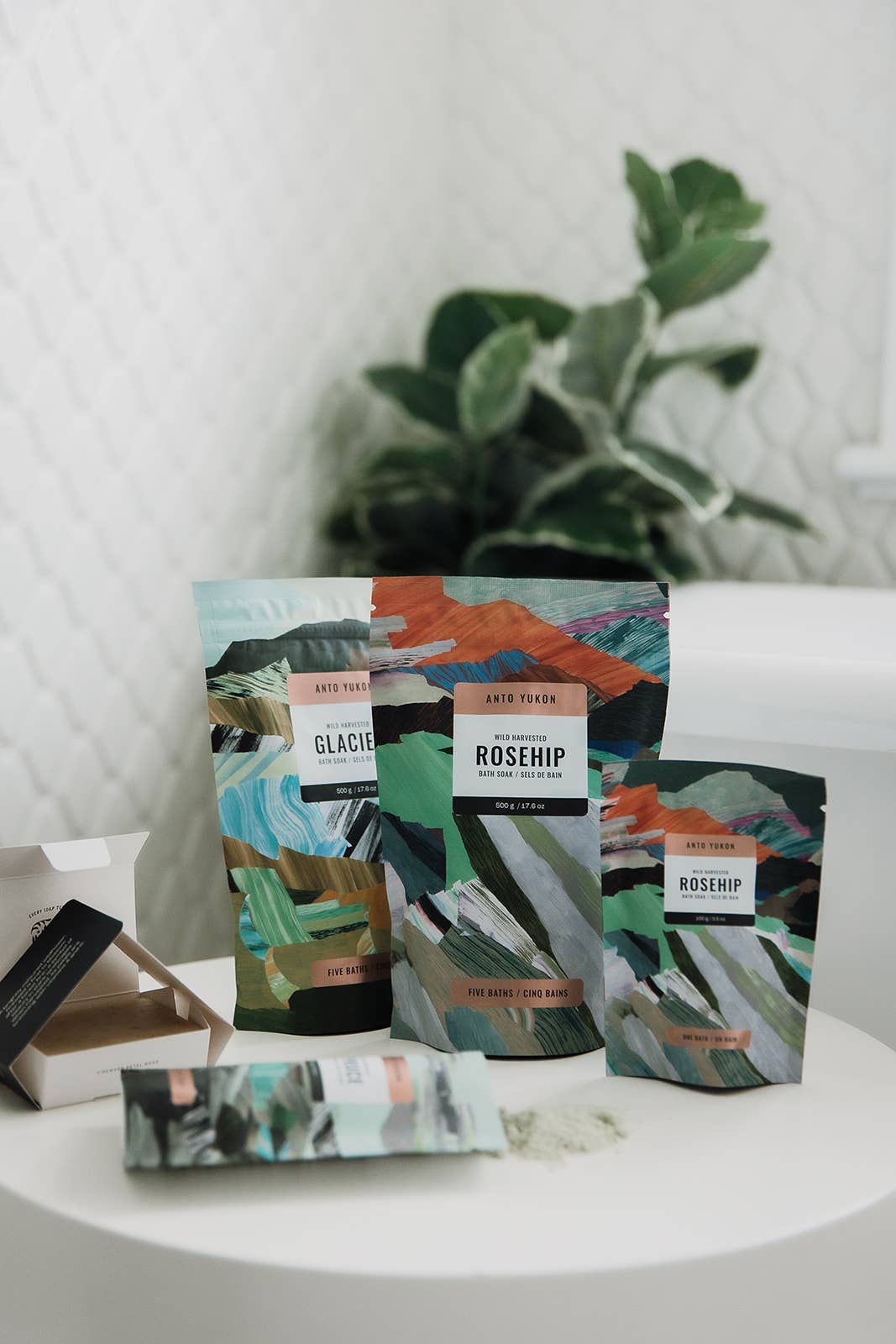 Anto Yukon - Foaming Rosehip Bath Soak: 100 g