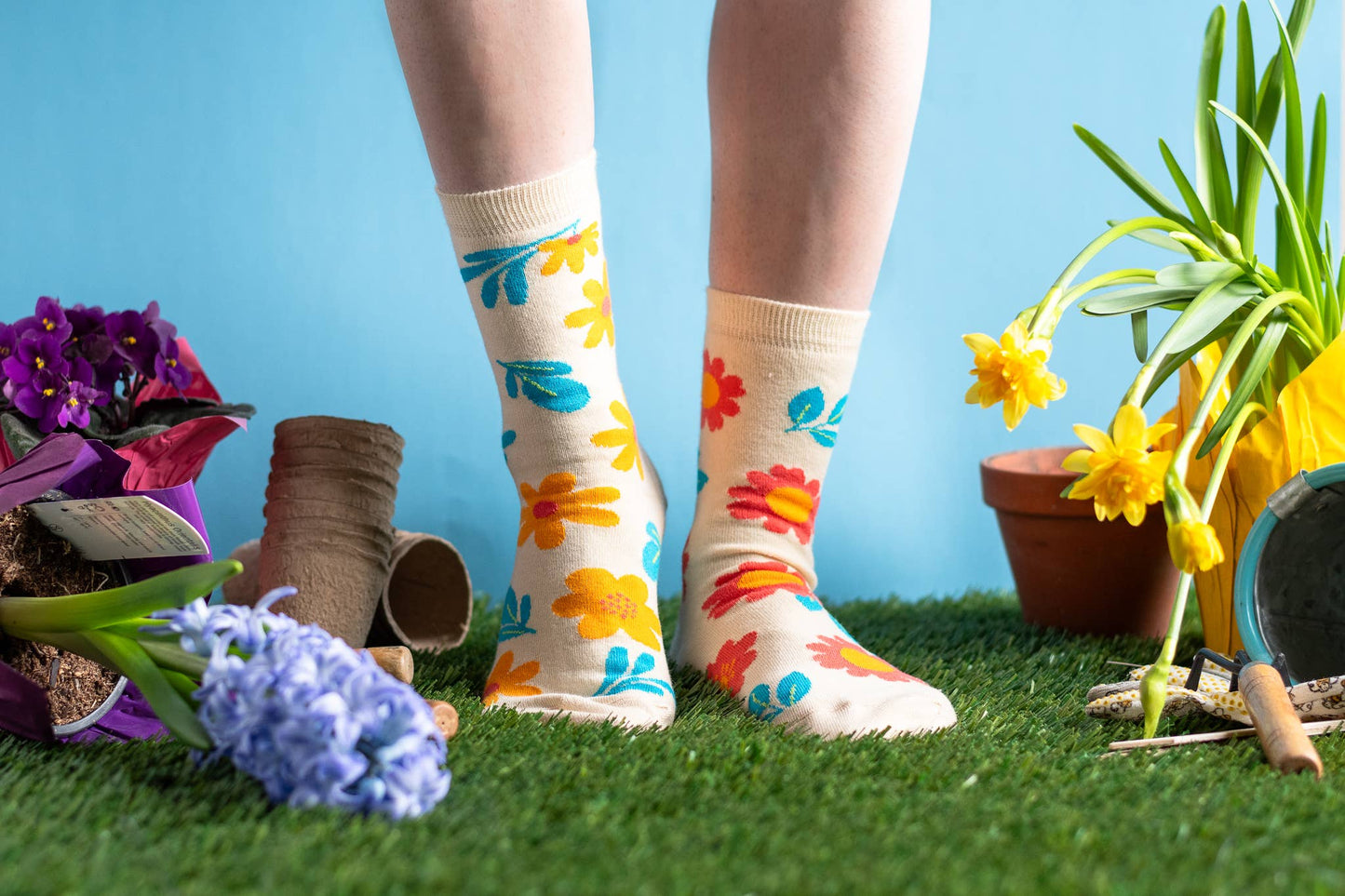 Friday Sock Co. - Women's Fun Flower Mismatched Crew Socks