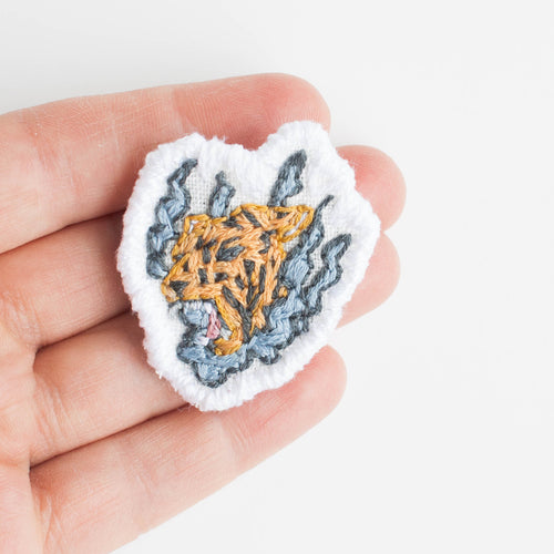 tiger - embroidered brooch