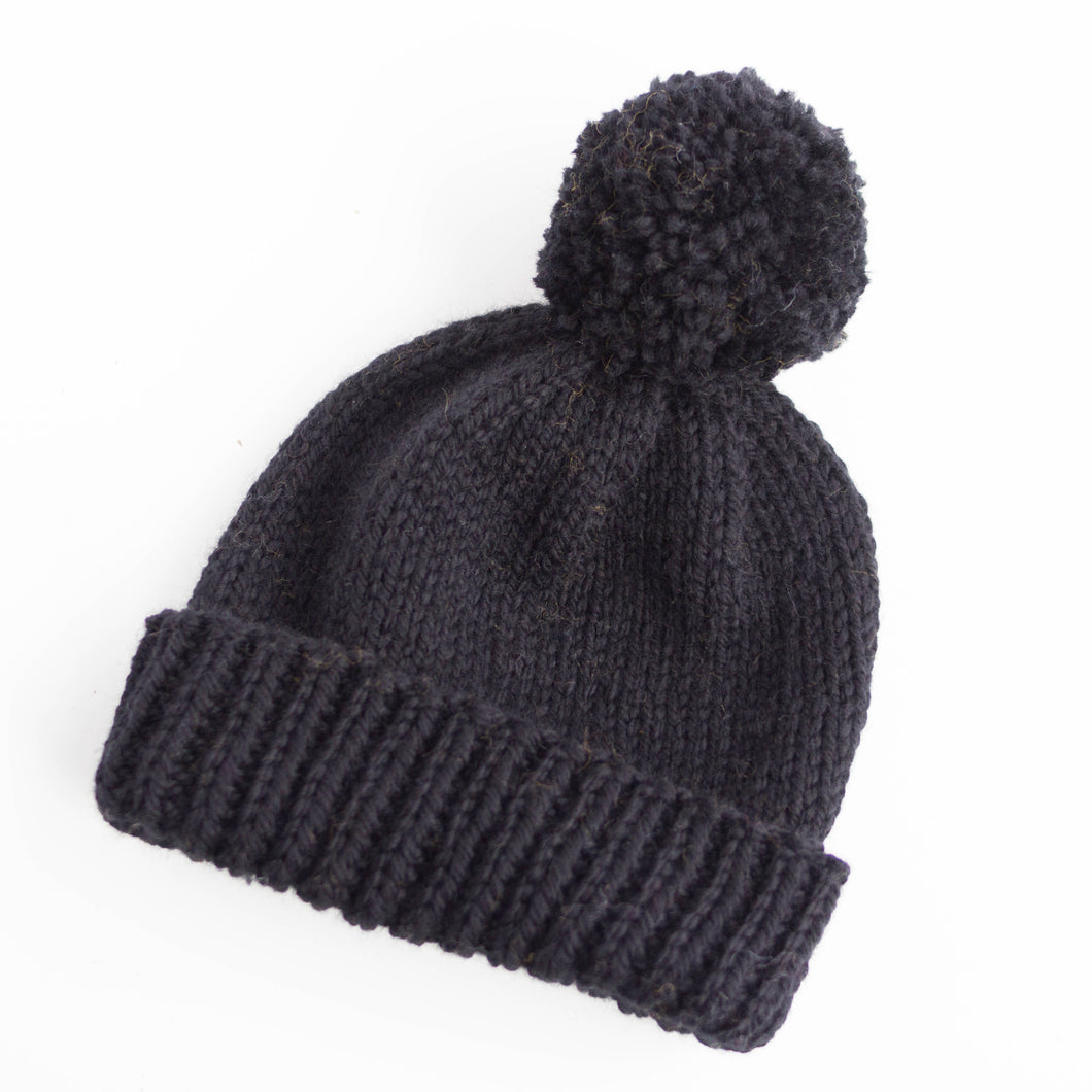 knitted hat - black with pom pom